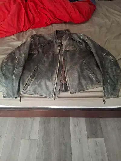 SHIFT Motorcycle Jacket Leather distressed design. Size XL Clean