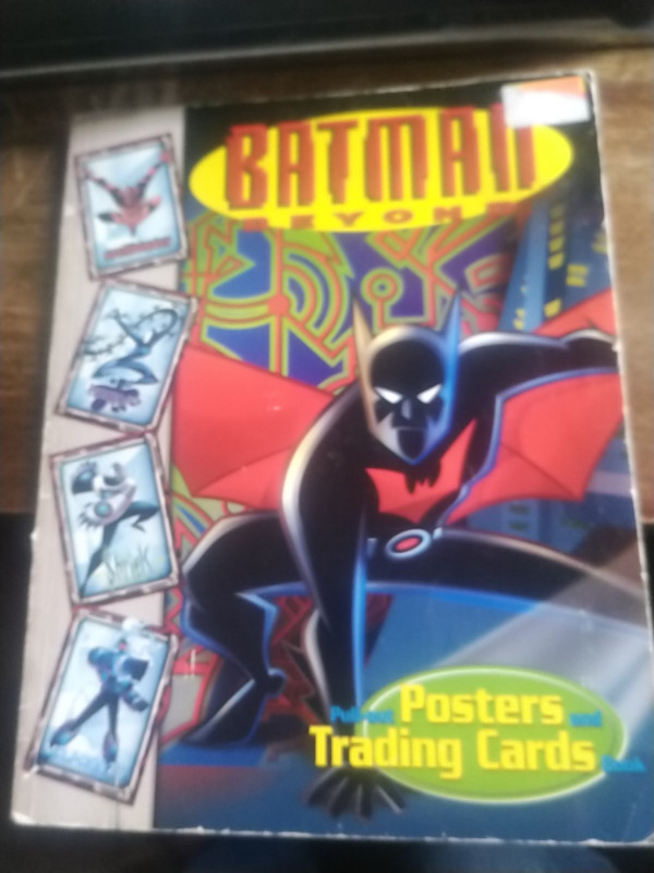 Batman Beyond pull out poster and trading cards book in Textbooks in Swift Current - Image 2