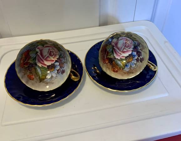 J A Bailey Signed Aynsley England Bone China Cabbage Rose Tea in Arts & Collectibles in Burnaby/New Westminster - Image 2