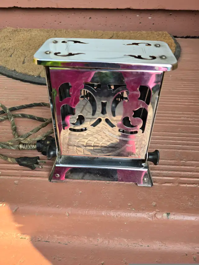 ANTIQUE TOASTER in Toasters & Toaster Ovens in Mississauga / Peel Region - Image 5