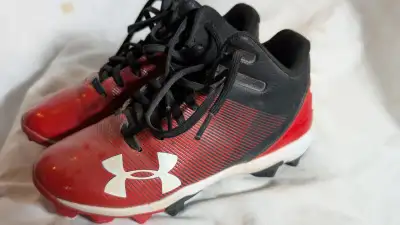 Under Armour size 1y kids baseball cleats