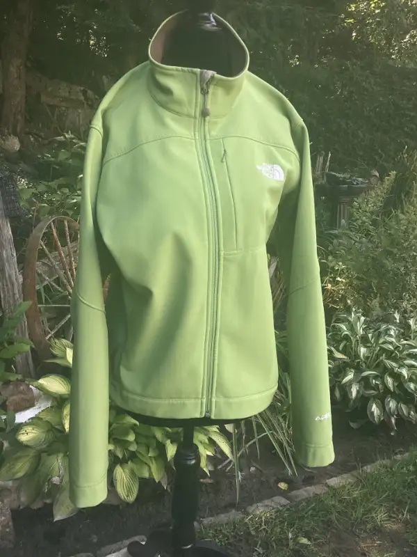 Manteau North Face, femme large. in Women's - Tops & Outerwear in Sherbrooke - Image 2