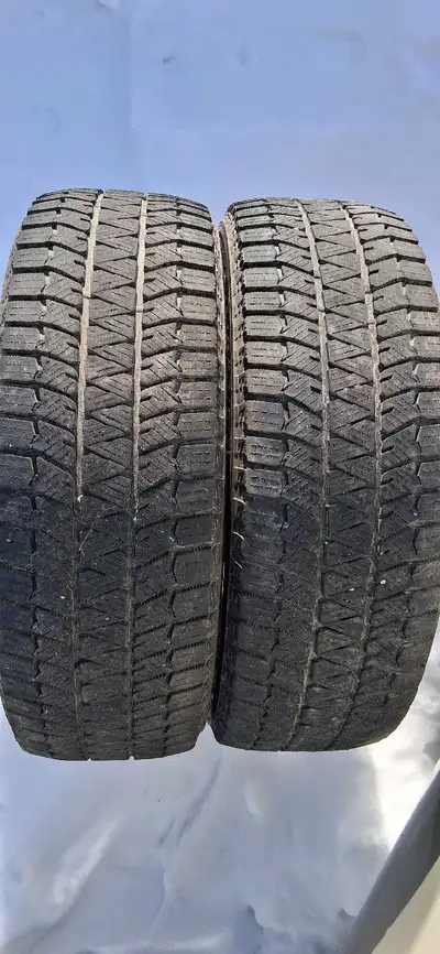 2 pneus en bonne condition pour 2 hivers prix de vente rapide 50$ pour les 2!!