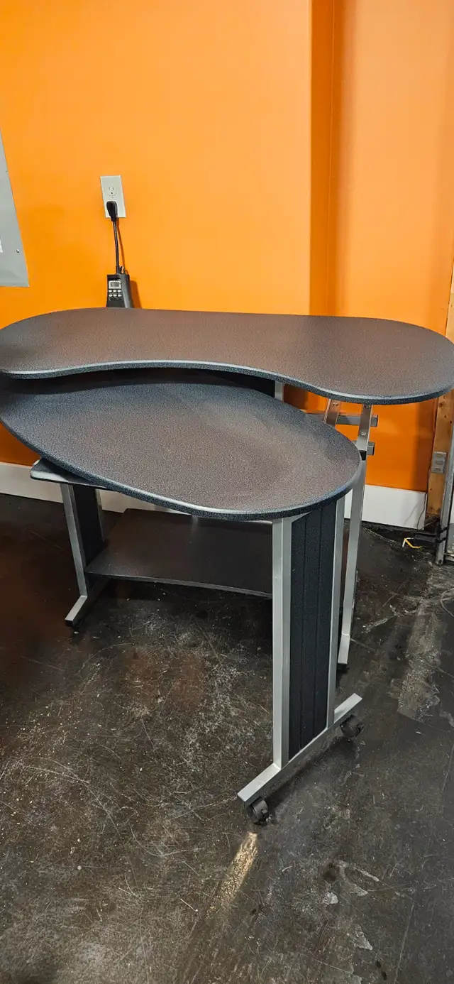 student office desk in Desks in Bedford - Image 7