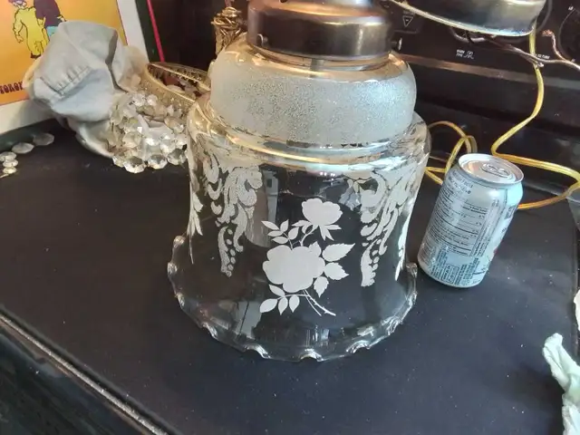 Vintage Glass Pendant Light Fixture with Floral Design in Indoor Lighting & Fans in City of Toronto - Image 3