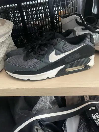 men’s size 8.5 Nike air max , View more