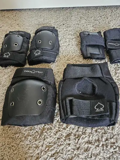 Sports safety gear for knees, elbows & wrists, View more