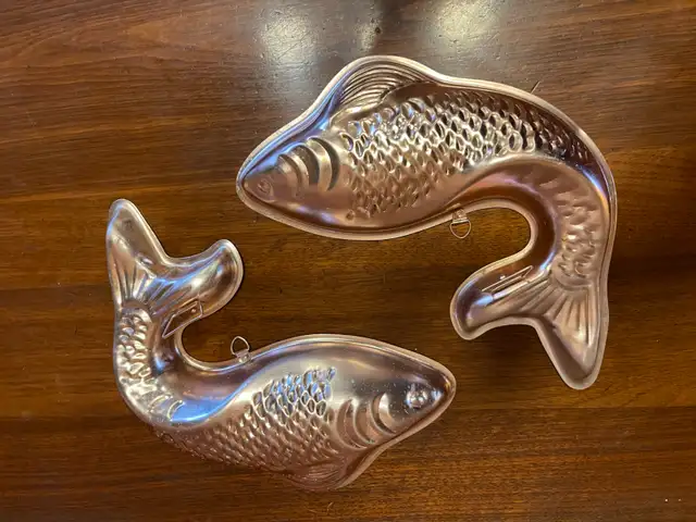 Vintage copper-coloured fish-shaped moulds in Kitchen & Dining Wares in City of Toronto - Image 2
