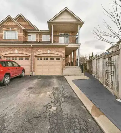 4Bed 4Bath Whole House for Rent in Brampton Spacious 4bed 4bath whole house along with a finished ba...