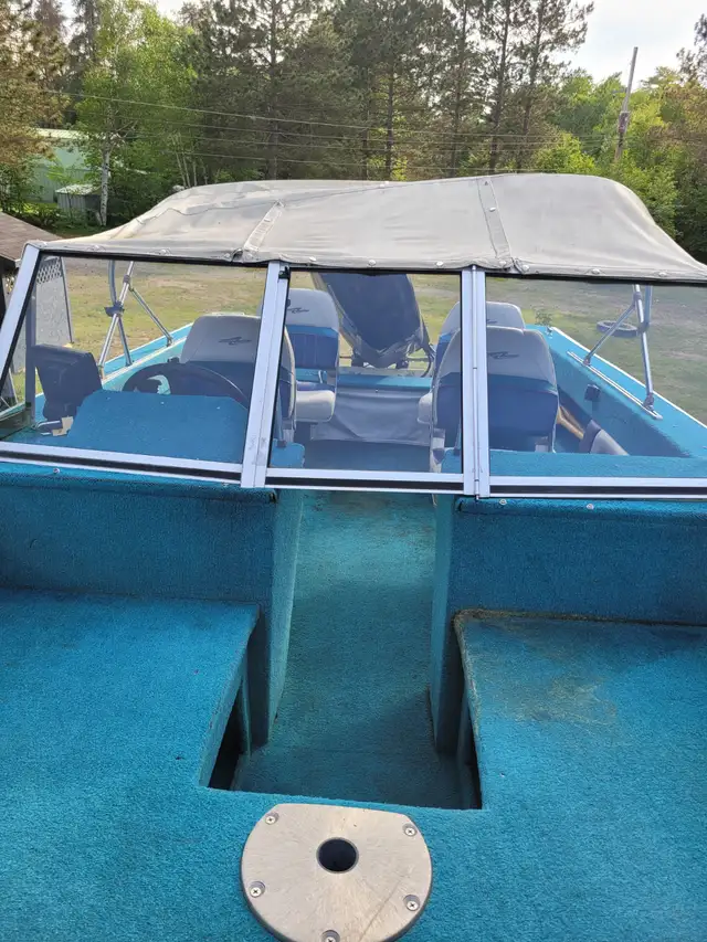 Boat motor and trailer in Powerboats & Motorboats in Sudbury - Image 3