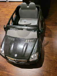 Electric car 6V Mercedes convertable  with battery like new 