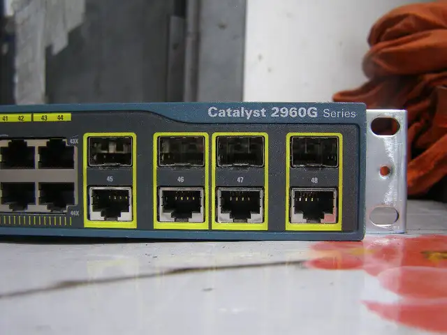 Cisco Catalyst WS-C2960G-48TC-L 48Ports Switch 1000+ cisco switc in Other in City of Montréal - Image 4