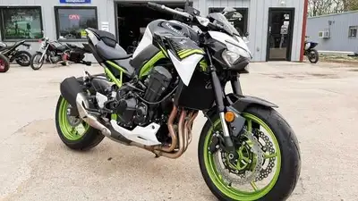 This Z900 supernaked ushers in the most evolved iteration of Sugomi™, matching radical streetfighter...