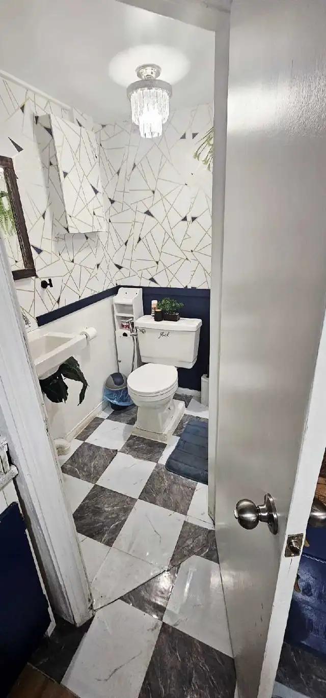 2 Bedroom Furnished walkout basement in Long Term Rentals in Mississauga / Peel Region - Image 6