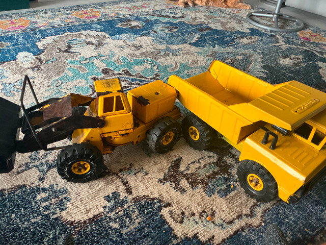 Lot of 2 metal earth moving vintage Tonkas in Arts & Collectibles in Ottawa - Image 4