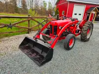 1958 MASSEY FERGUSON 26.5 hp TRACTOR WITH LOADER