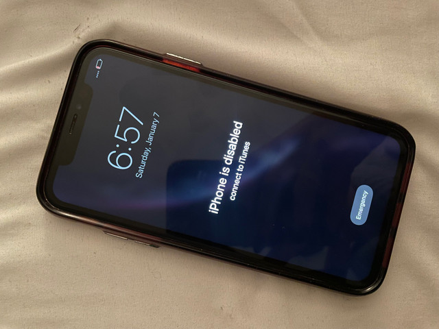 iPhone XR in Cell Phones in Leamington - Image 3