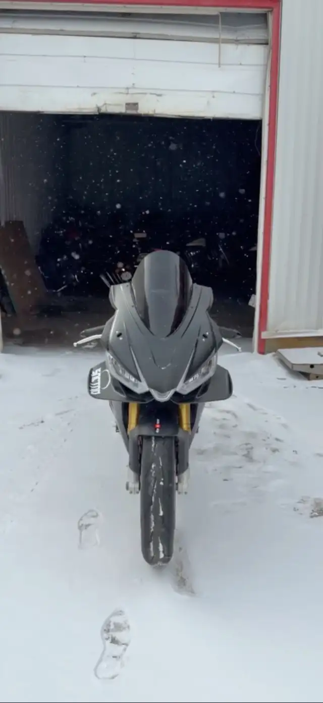 2024 Aprilia RSV4 in Sport Bikes in St. Albert - Image 7
