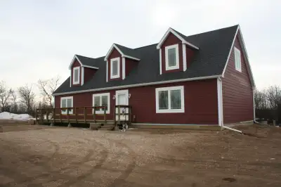 Acreage House for Rent in Hardisty - Executive Lodge