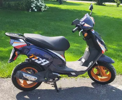 Scooter 50 cc En très bon état, fonctionne très bien. Moteur 2 temps, plus puissant et moins d'entre...