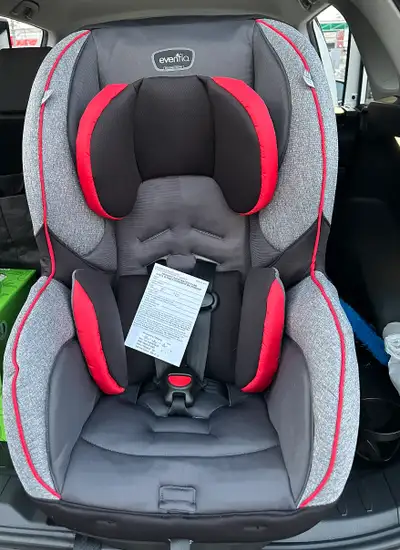 A car seat, almost new, only used for a couple of times, for sale, downtown Toronto