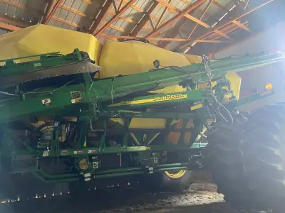 2015 John Deere 1910 Air Cart Section Control (Makes the payments on the cart with these Fertilizer...