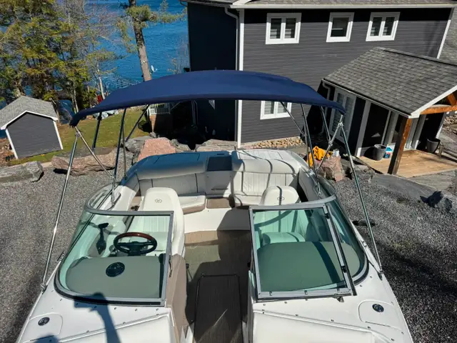 2006 Cobalt, 220, Bowrider - New Interior, Cover & Sound Syste in Powerboats & Motorboats in Muskoka - Image 4
