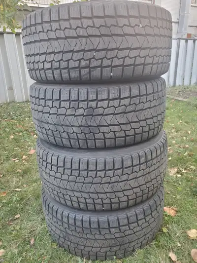 4X pneu hiver yokohama ice guard ig53 245/40r18 toute les pneus sont a 9/32 et usé de façon égal.