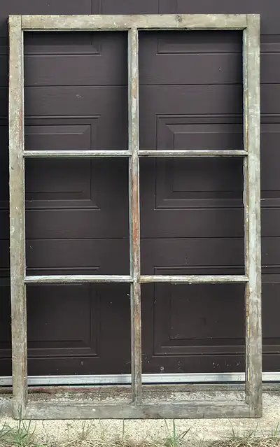ANTIQUITÉ : 1 belle fenêtre antique à 6 carreaux en bois massif , belle patine sur le bois, provenan...