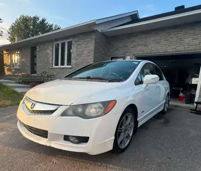 Acura CSX 2011, 338 000KM, femme propriétaire , je l'utilise à tout les jours depuis 10 ans. Toit ou...