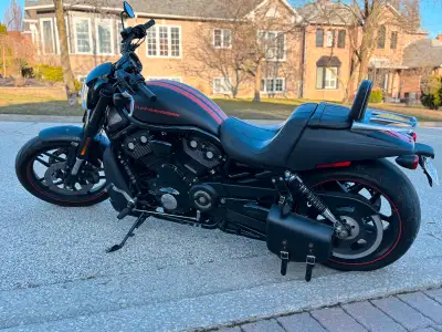 V-Twin Revolution Engine, aftermarket exhaust, stage1 fuel management, and bike stand