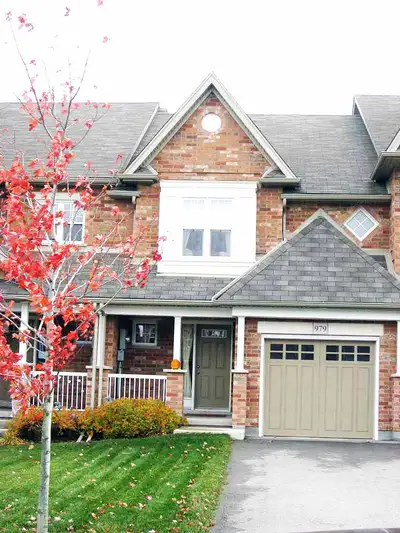 Price:$850/month, utilities and Internet are included. This is a student residence – University stud...
