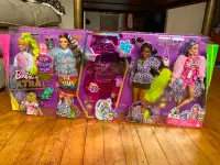 Barbie extra 5 pack new. One doll missing