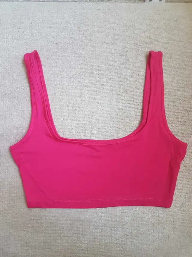 Brand New Hot Pink Cropped Tank Top in Women's - Tops & Outerwear in Markham / York Region - Image 2