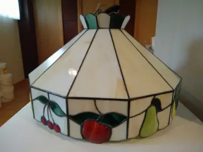 Lampe en vitrail de deux modèles différents, View more