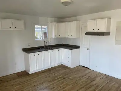 Dispo maintenant! Très lumineux! Présentement 2 chambres à l'étage et possibilité de transformer le...