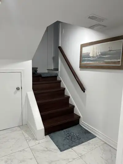 1 Bedroom Basement available for lease in Newmarket- Bayview & Mulock . Full Furnished . Modern & Co...