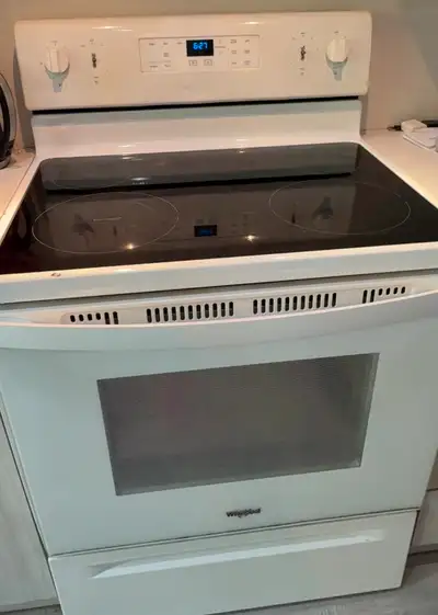 Four fonctionnel (manque seulement 2 roulettes) Frigo fonctionnel A1 Micro ondes fonctionnel A1 Séch...