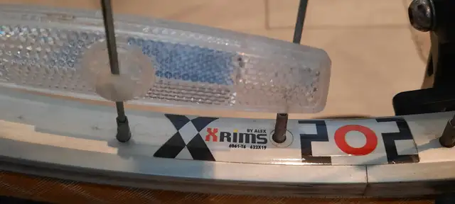 Velo urbain/route Norco Monterey 24 vitesses in Cruiser, Commuter & Hybrid in City of Montréal - Image 10