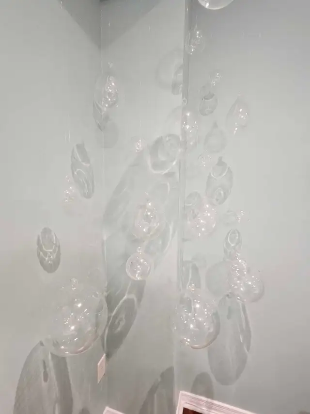 Decorative glass globe in Home Décor & Accents in Oakville / Halton Region - Image 8