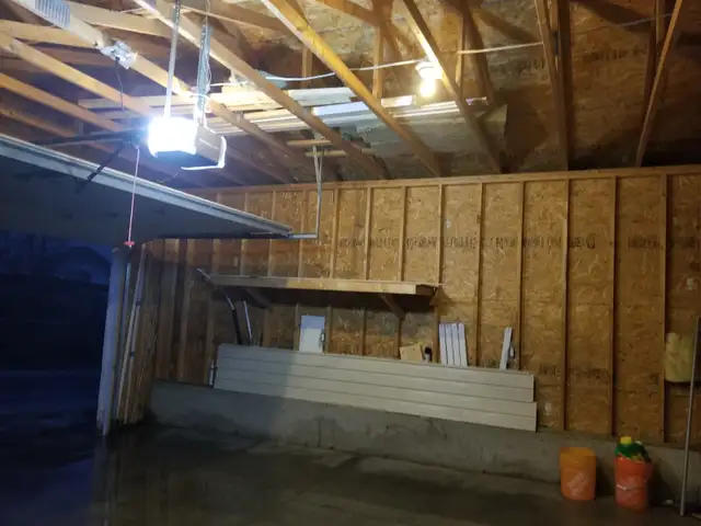 Garage For Rent
