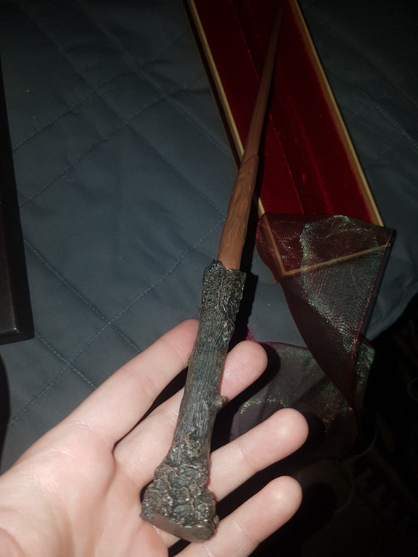 Noble Collection Harry Potter Wand in Arts & Collectibles in Oshawa / Durham Region - Image 2