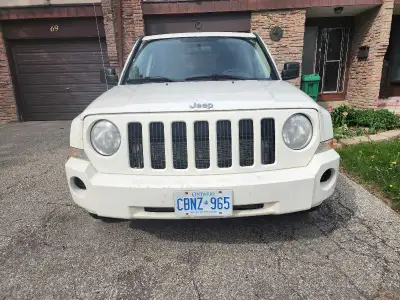 2010 jeep patriot manual transmission, power windows, power locks, AC blows cold, heated seats, crui...