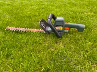 Black and Decker Electric Hedge Trimmer (used - good condition)