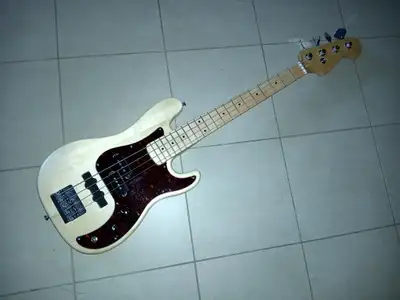 Mini P bass guitar, View more