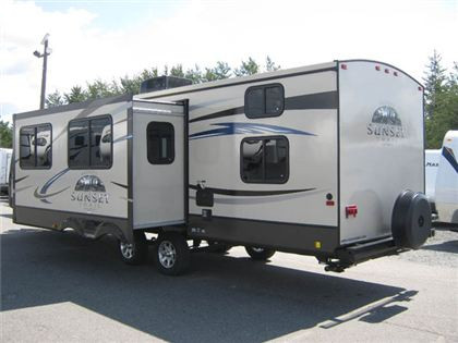 Pending - 2012 Crossroads Sunset Trail Reserve - 29ft in Travel Trailers & Campers in Dartmouth - Image 4