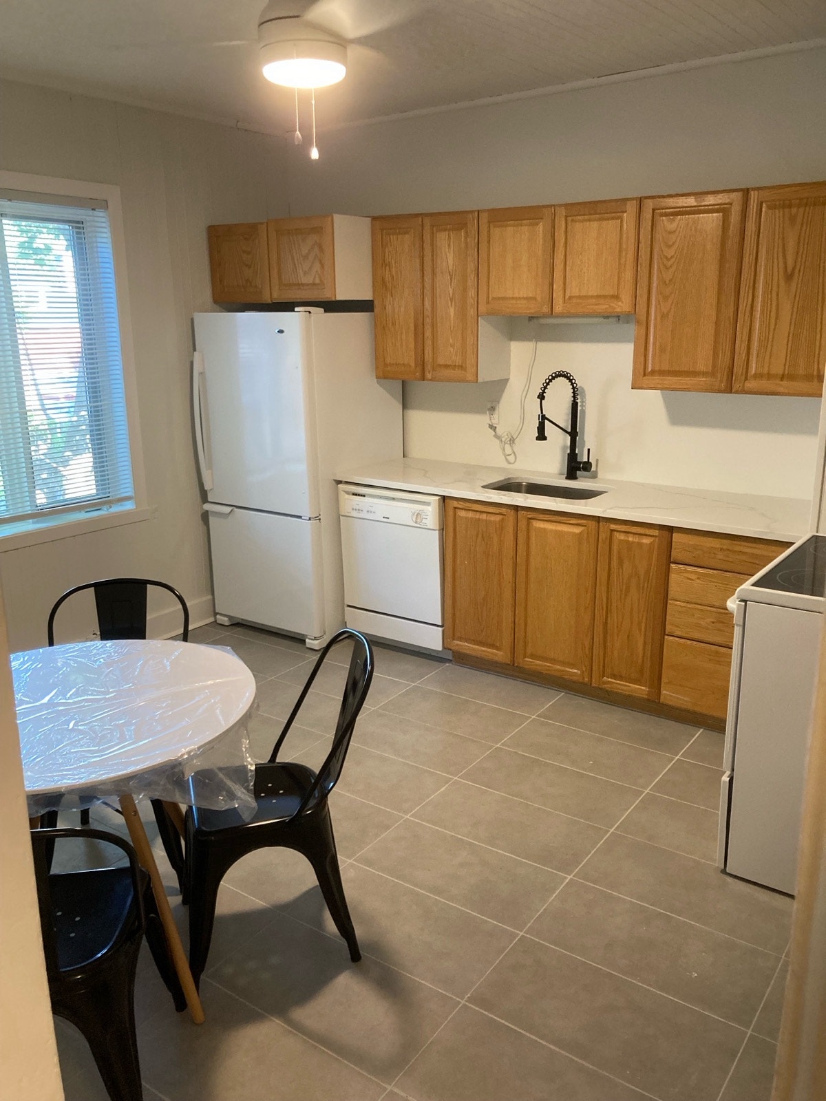 Room rentals EXCLUSIVELY for McGill or John Abbott STUDENTS — photo 1