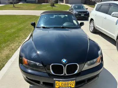 1996 BMW Z3 Roadster with 5 speed manual transmission and a reliable 1.8L 4 cylinder engine. This cl...