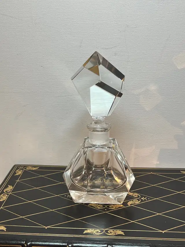 Cut Crystal Glass Perfume Bottle628632581122581217