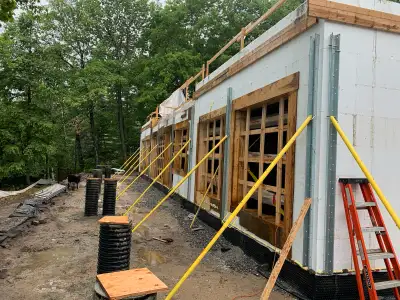 Renting out my icf scaffolding/braces Comes in 20 set crates 20$ a week per set 20 sets(1 crate) = 4...